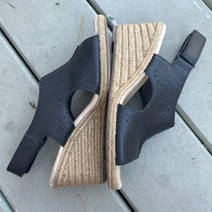 Size 7 Clarks Comfort Collection black wedge sandal.